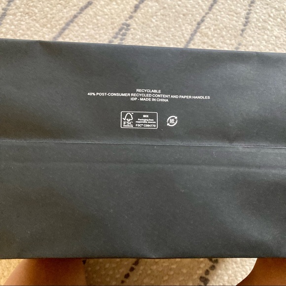 AUTHENTIC CHANEL 2022 - Large Chanel shopping gift bag with ribbon - Picture 5 of 8